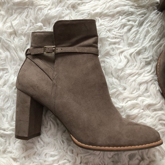 NWOT Banana Republic suede booties - Picture 2 of 4